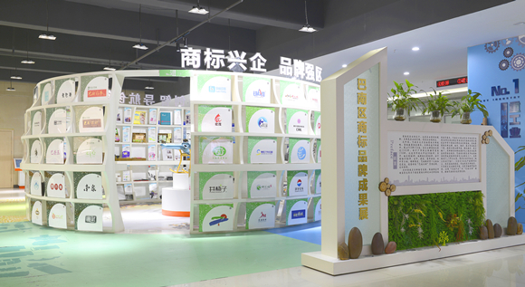 2  巴南区商标品牌成果展。  巴南经济园区供图  华龙网发